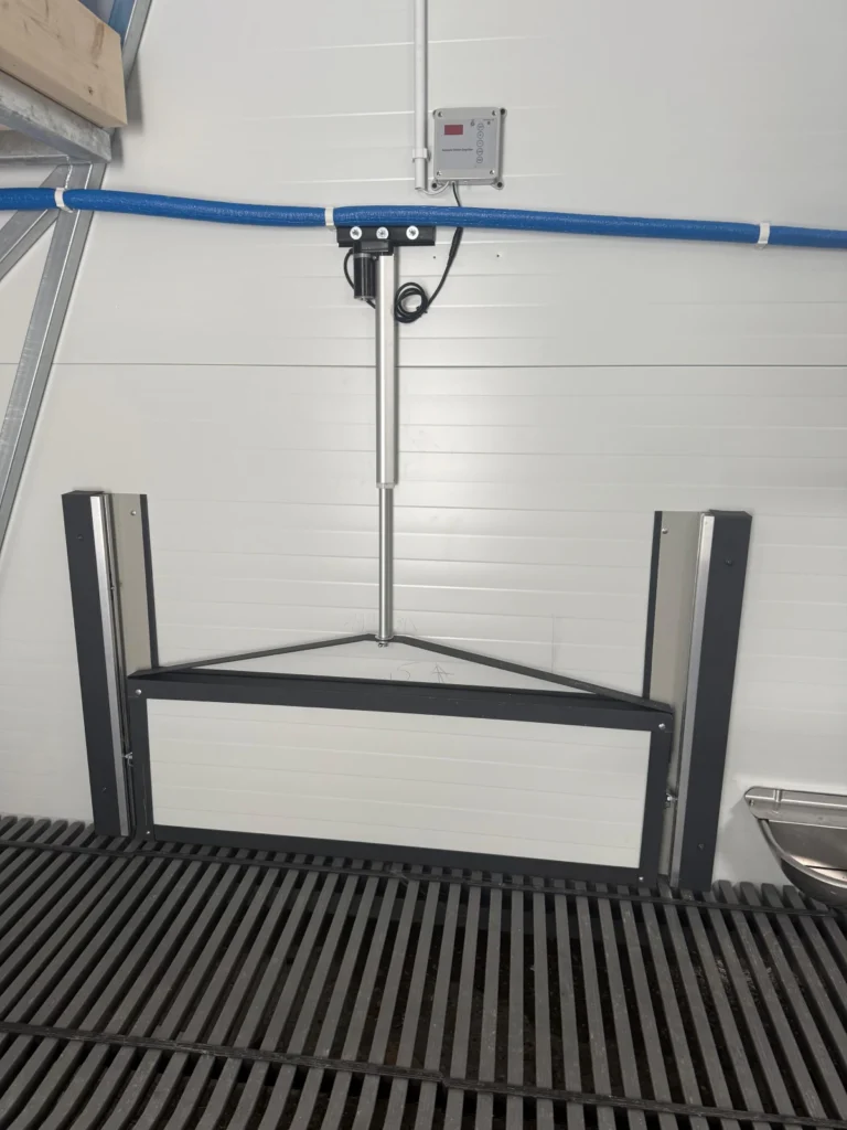 Automatycznie zamykanie wejście dla kur w mobilnym kurniku XXL od Tiny House Design